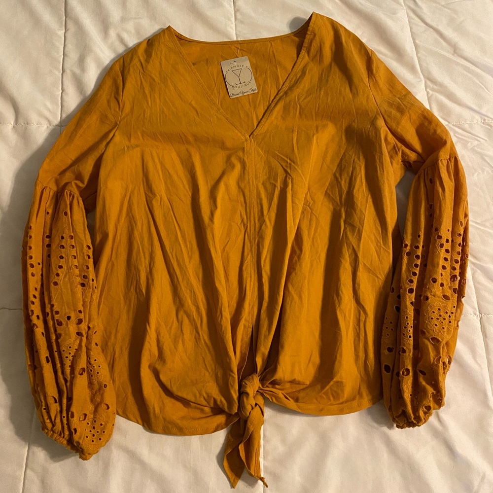 Triangle T Boutique blouse